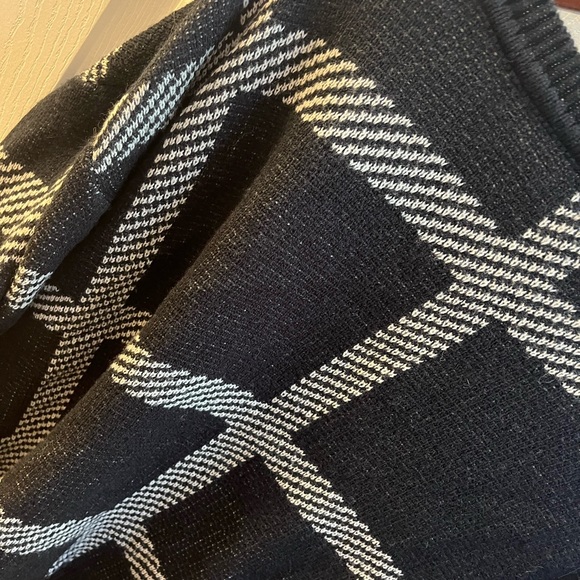 Cute sweater - Picture 4 of 4